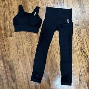 Worn 1x gymshark 2pc leggings and sports bra black size small